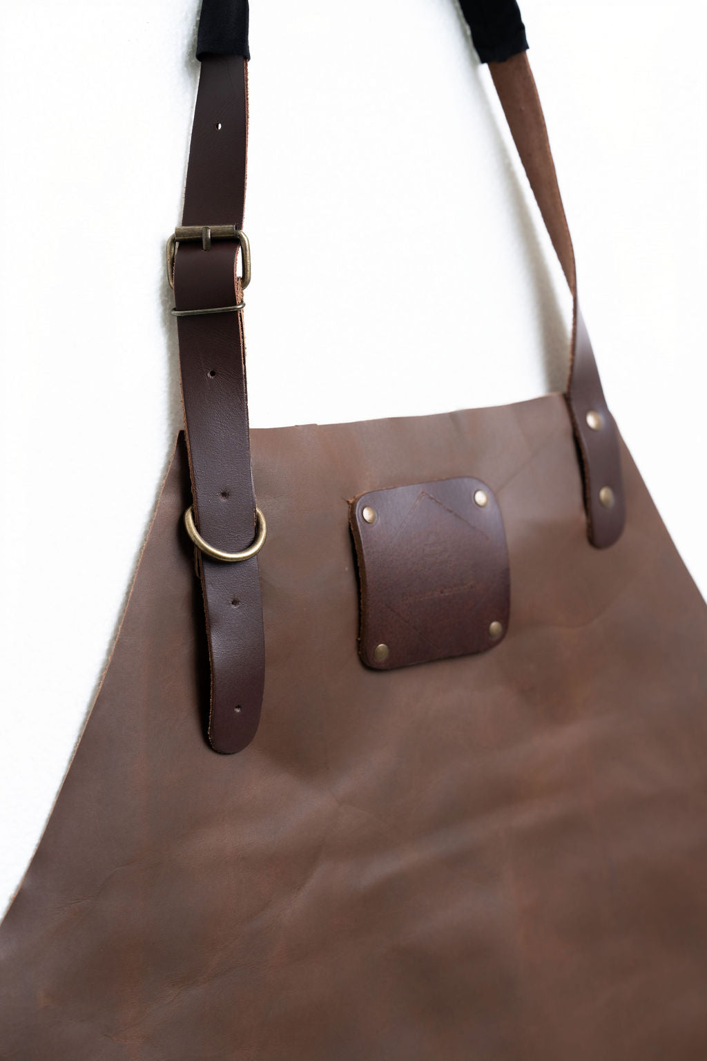 Stylish brown leather apron adjustable straps for professional workwear