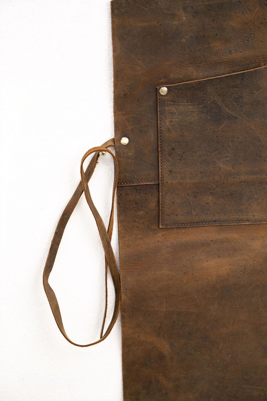Professional vintage leather apron brown with pockets for chefs and artisans