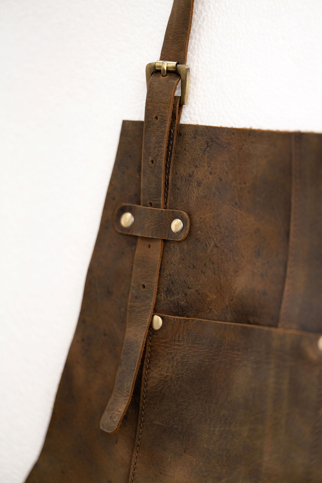 Thick leather work apron brown vintage style with multi pocket design