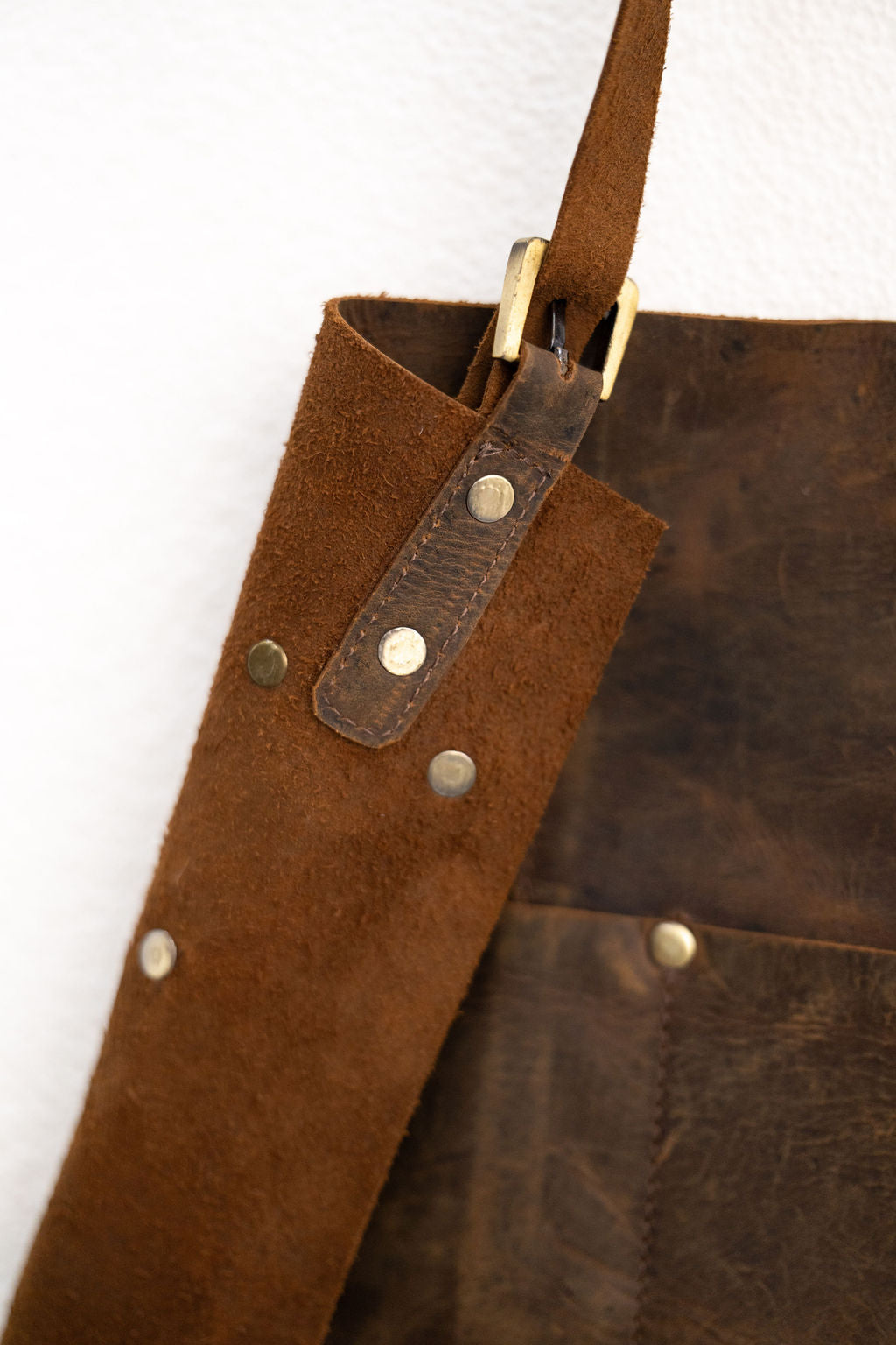 Premium heavy duty leather apron brown with pockets for makers and craftsmen