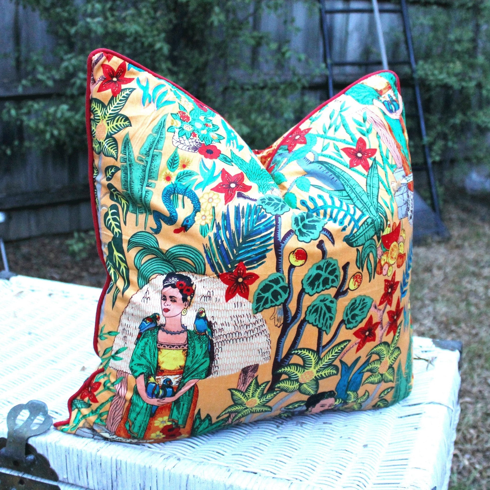 100% Cotton Cushion Cover - Frida's Surreal Vibrance