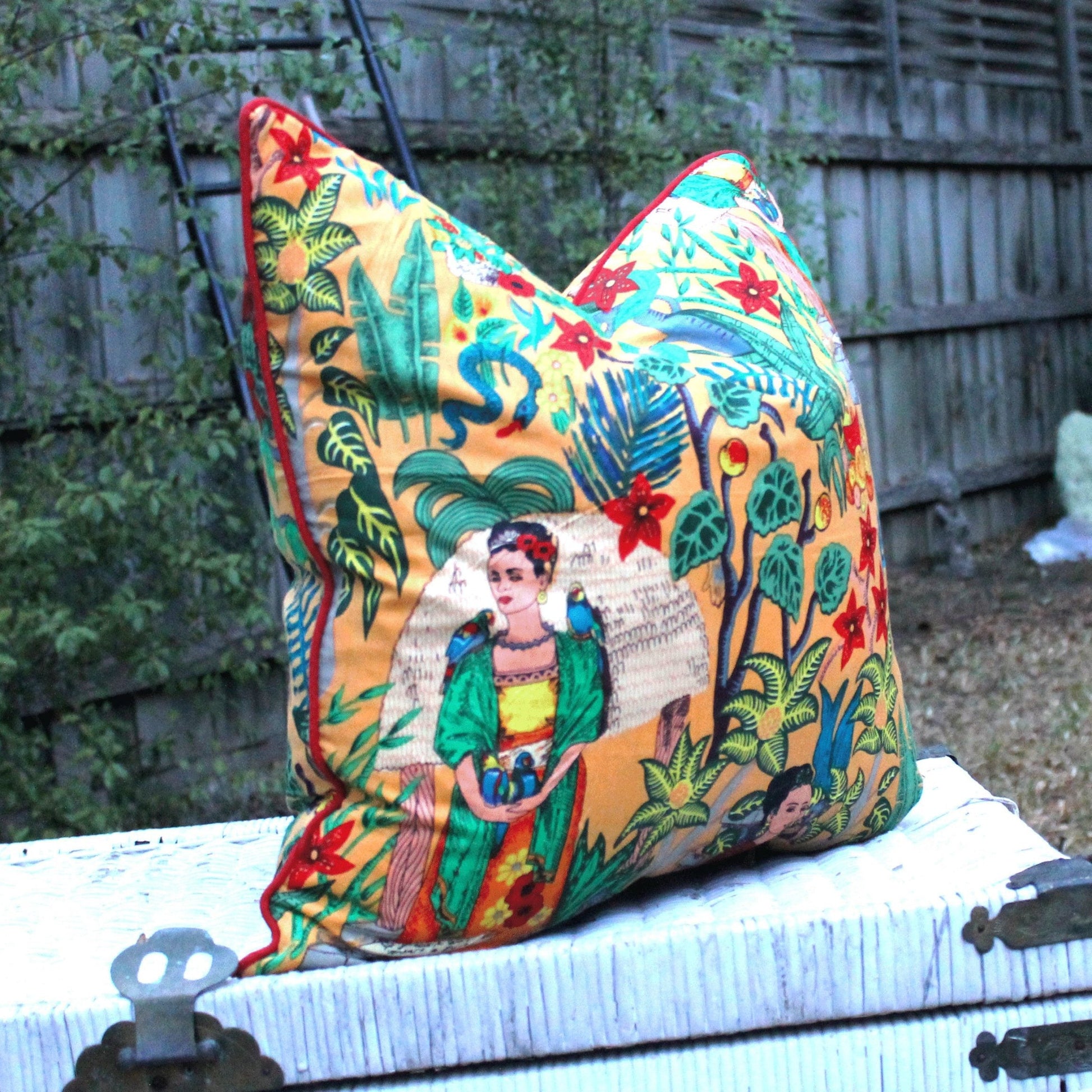 100% Cotton Cushion Cover - Frida's Surreal Vibrance