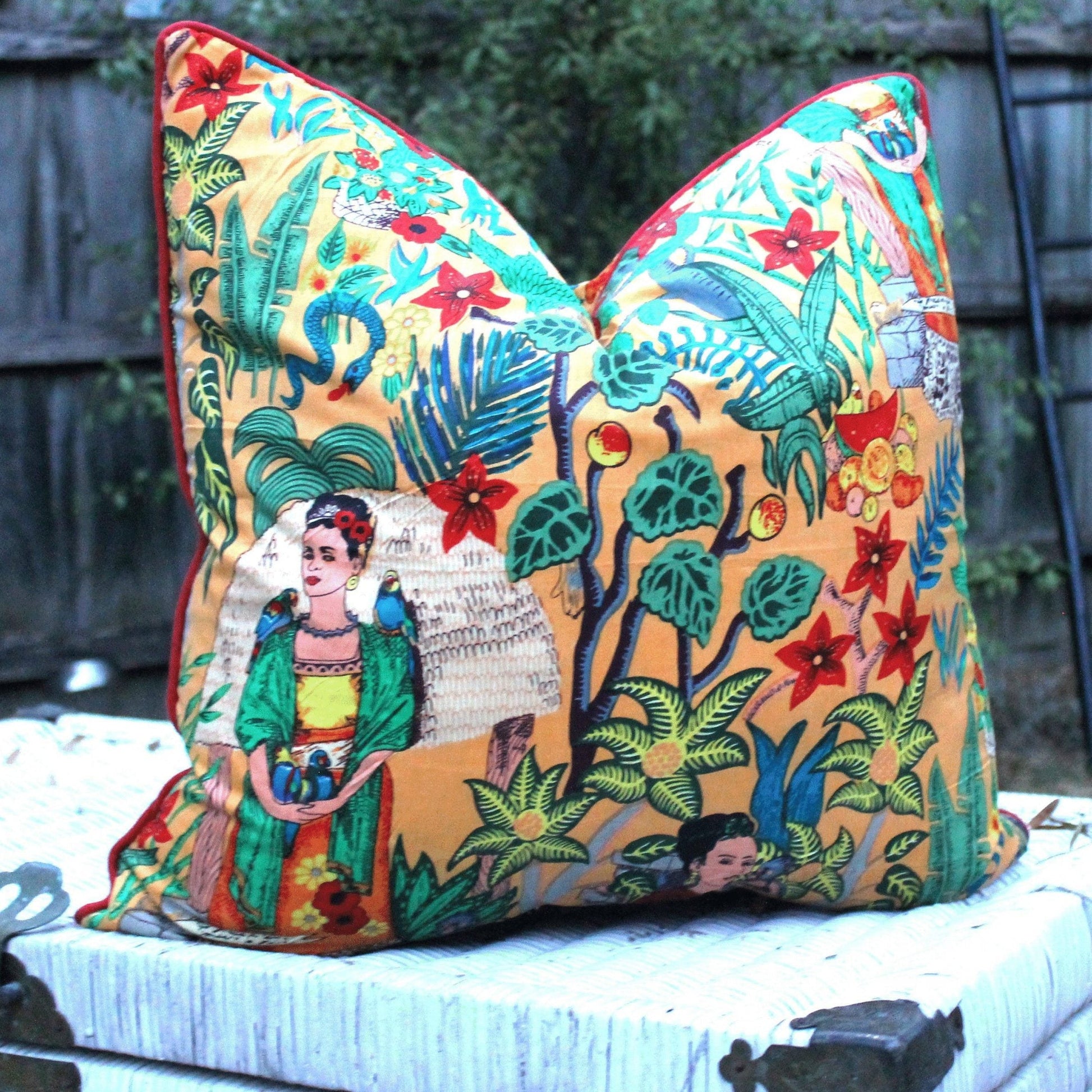 100% Cotton Cushion Cover - Frida's Surreal Vibrance
