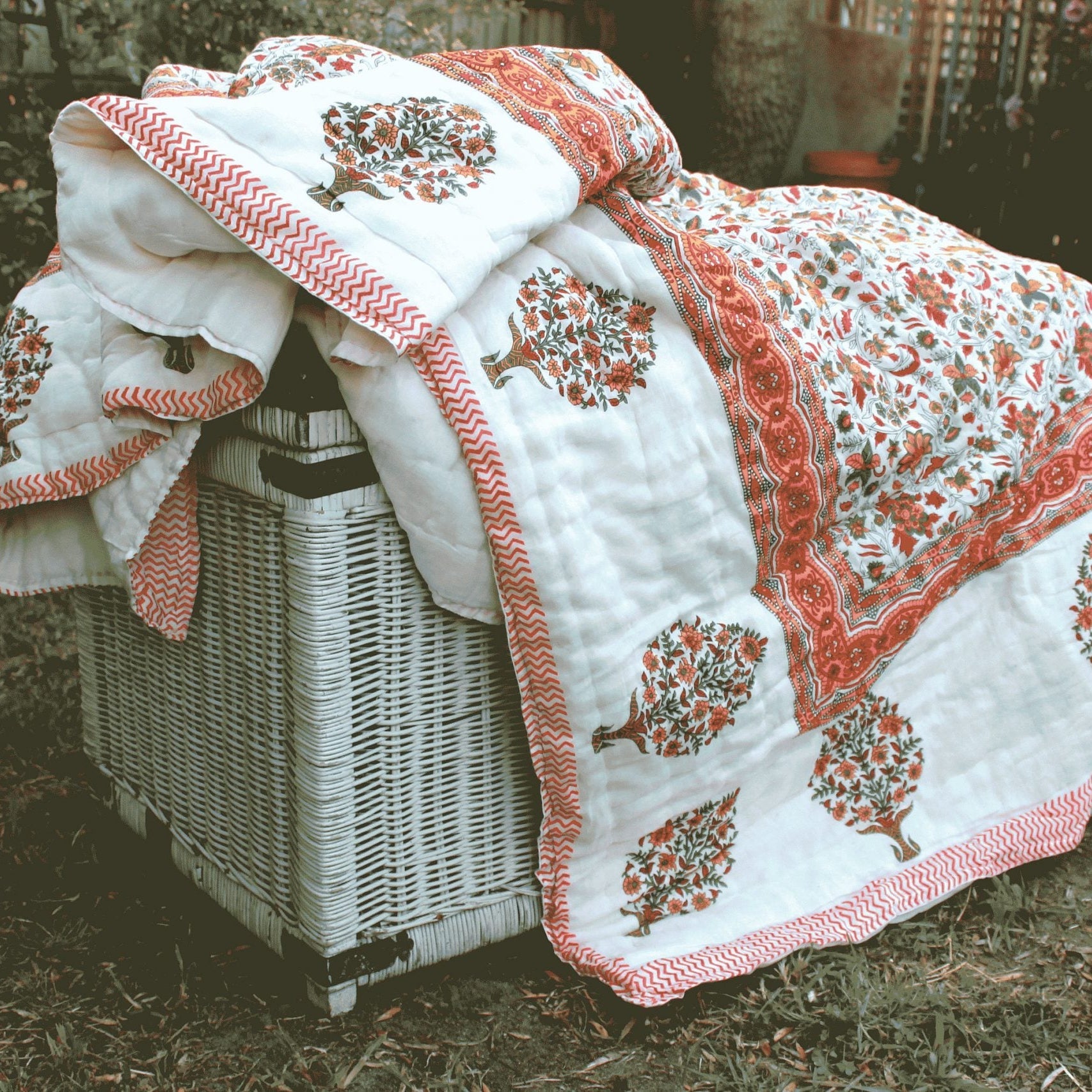 Floral Cotton Quilt Bedspread Comforter Duvet - Vintage