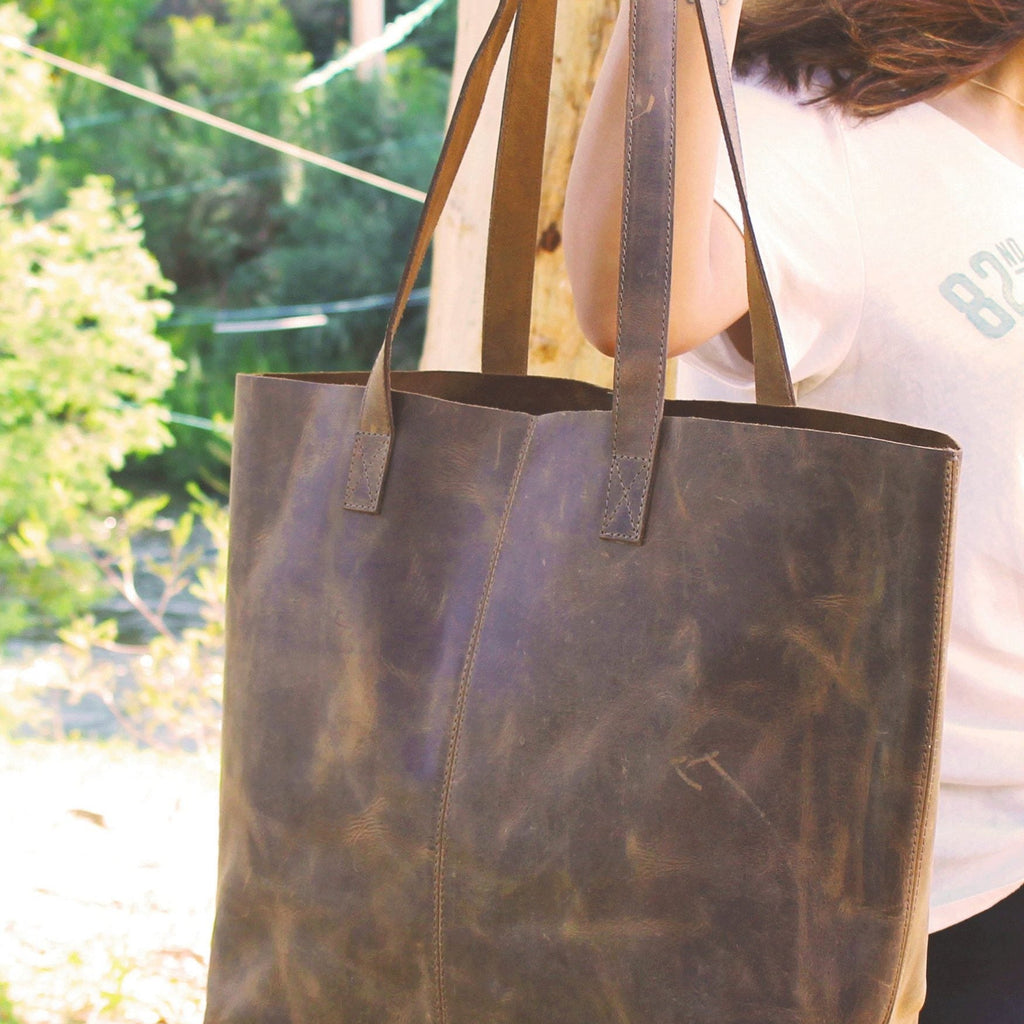 Leather Tote Bag - Classic Urban Explorer