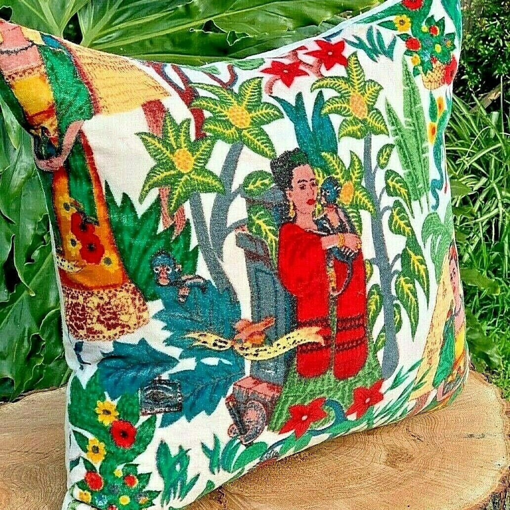 'La Cultura de Frida' 100% Cotton Velvet Cushion Cover