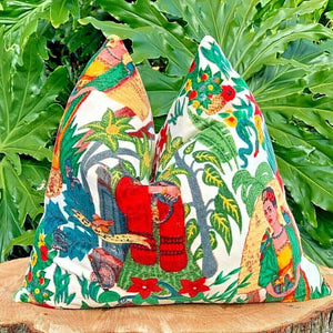 'La Cultura de Frida' 100% Cotton Velvet Cushion Cover