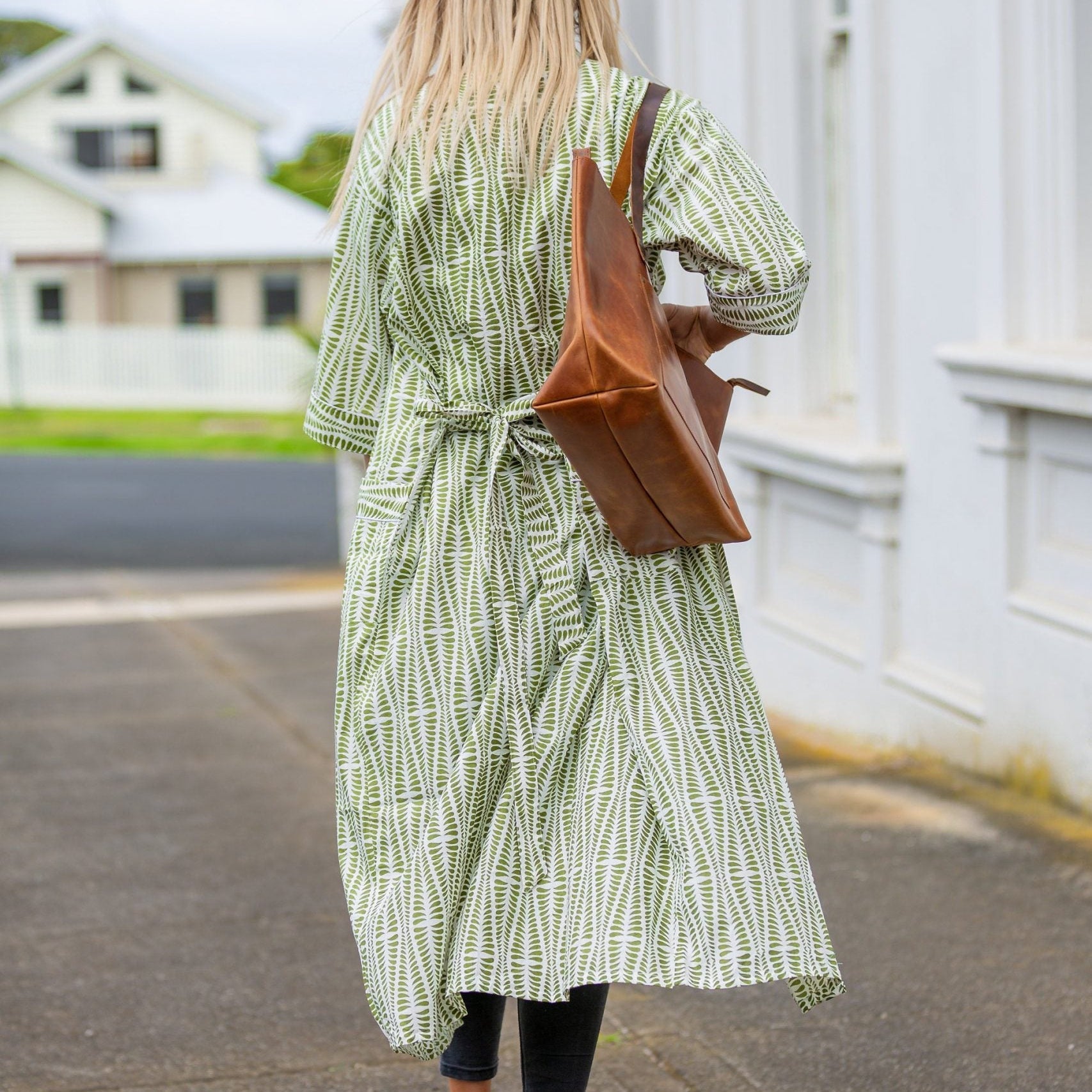Leather Tote Bag for Work and Beyond - Universal