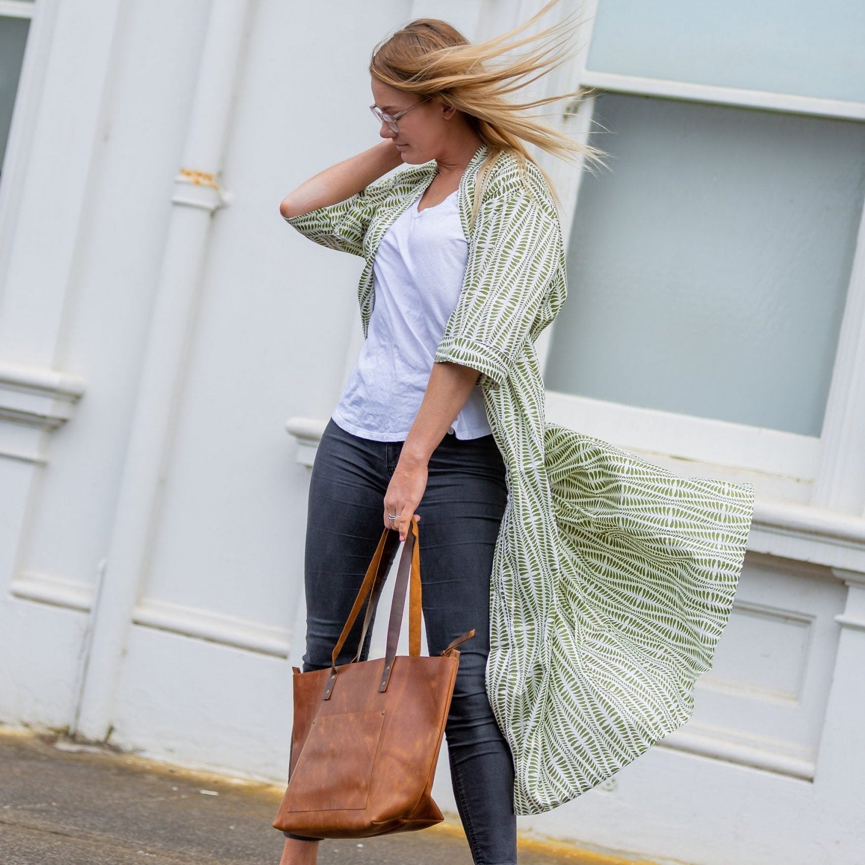 Leather Tote Bag for Work and Beyond - Universal